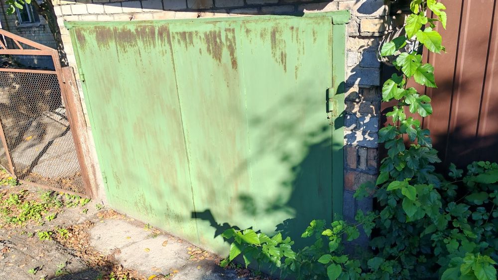 Ворота гаражні розпашні металеві