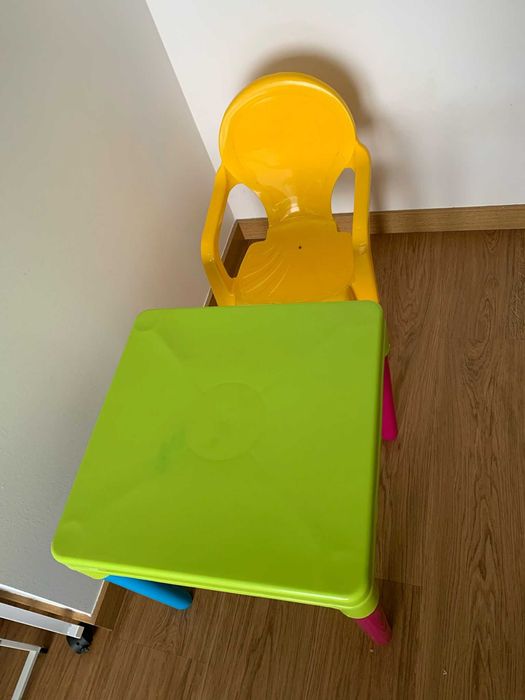 Mesa infantil + cadeira – 10€ (vendido apenas em conjunto)