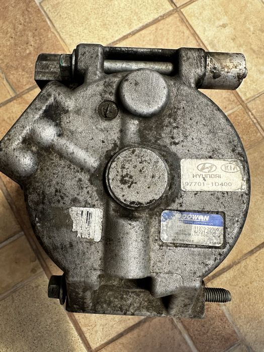 Компрессор кондиционера Kia Carens III киа 2.0 97701-1d400