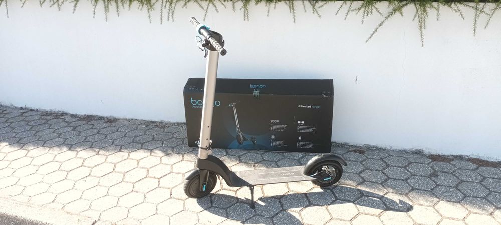 TROTINETE (muito pouco uso, 700W máx), com bateria substituível.