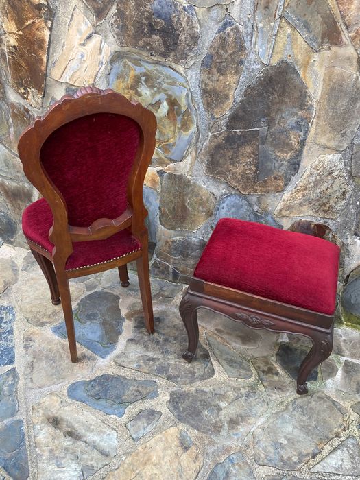 Banqueta Pousa Pés Madeira Maciça Nobre Centenária Veludo Vermelho