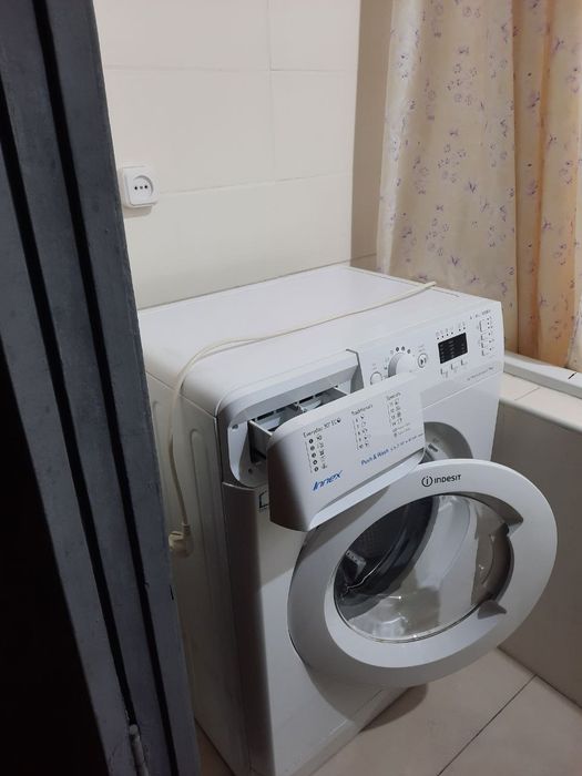 Продаю пральну машинку-автомат Indesit Innex на 6 к в ідеальному стані
