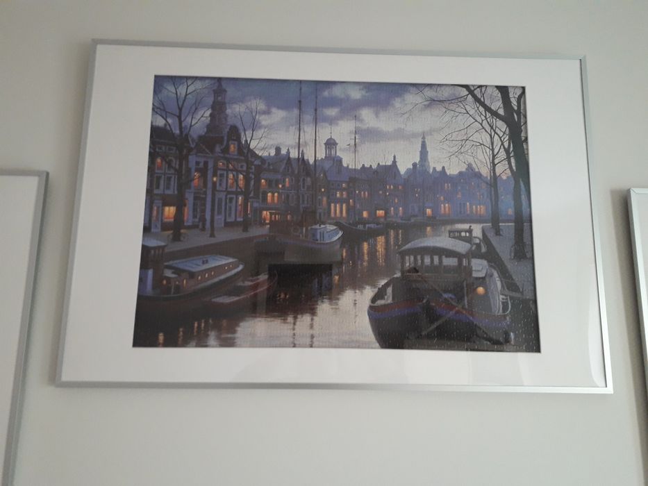 Moldura metálica com puzzles