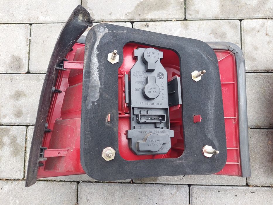 Audi A6 2.4 C5 lampa tylna Prawa