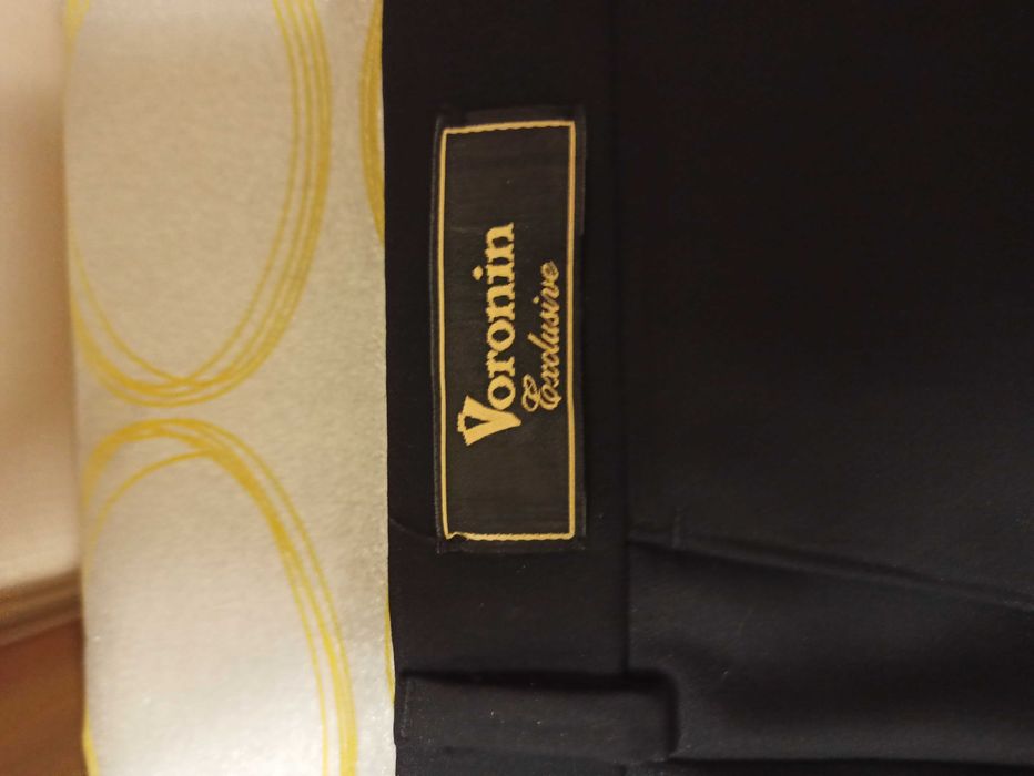 Продам черній костем от Воронина ддя тордеств.