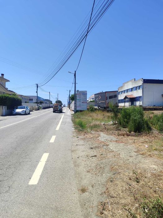 Arrenda-se terreno na Zona Industrial do Salgueiro junto à EN234