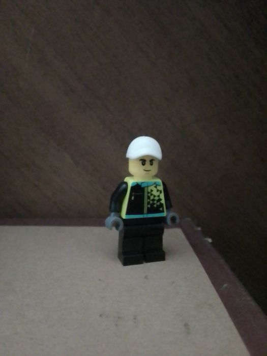 ОРИГІНАЛЬНА! Машинка Lego,в повній  комплектації!