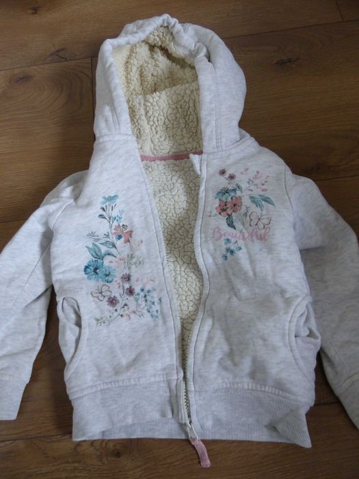 Bluza ocieplana r. 110 w bdb stanie