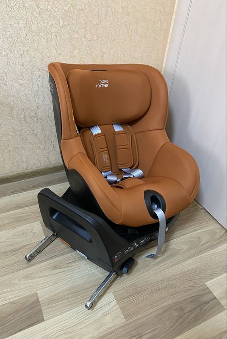 Автокресло Britax-Romer Dualfix Pro М с 3 мес.до 4 лет поворот на 360°