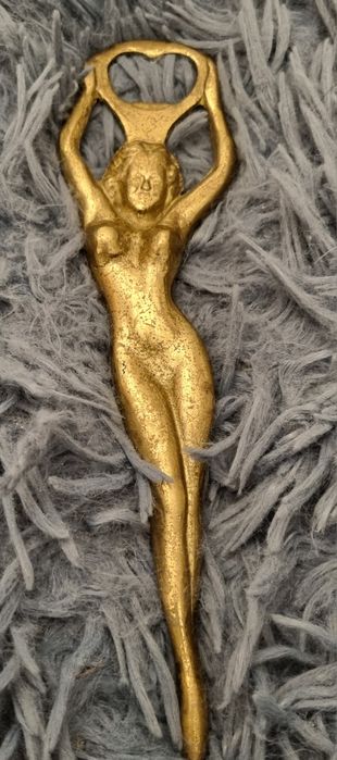 Stary mosiężny otwieracz