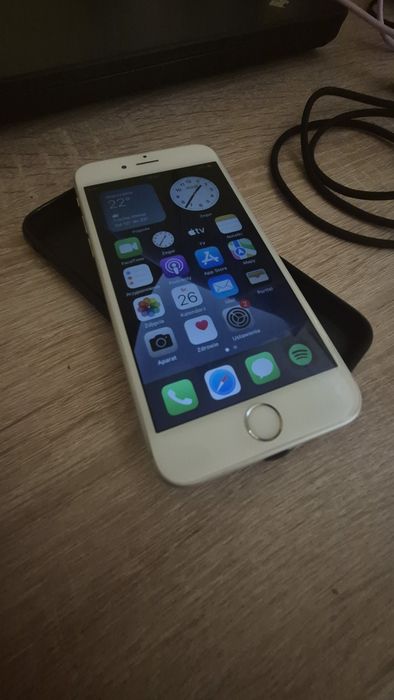 iPhone 6s 64GB + Etui i Kabel
