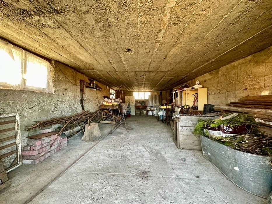 Продається просторий цегляний будинок поруч з м.Дрогобич