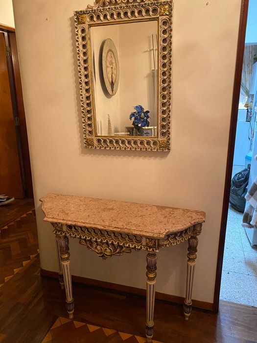 Mesa de Apoio com Espelho Detalhados