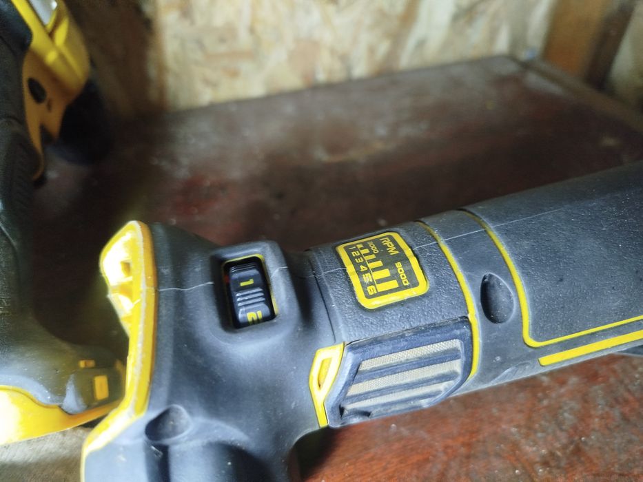 Dewalt інструмент