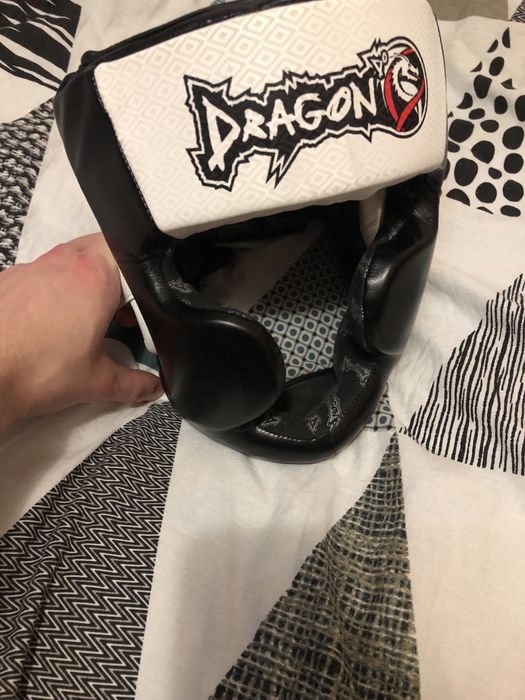 Шлем, перчатки боксерские , ммашние, футы, защита для ног