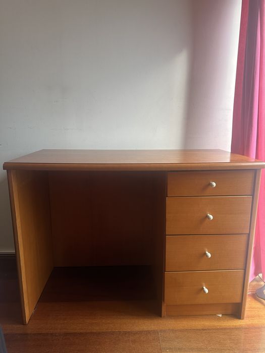 Secretaria/ mesa com gavetas de madeira Ikea