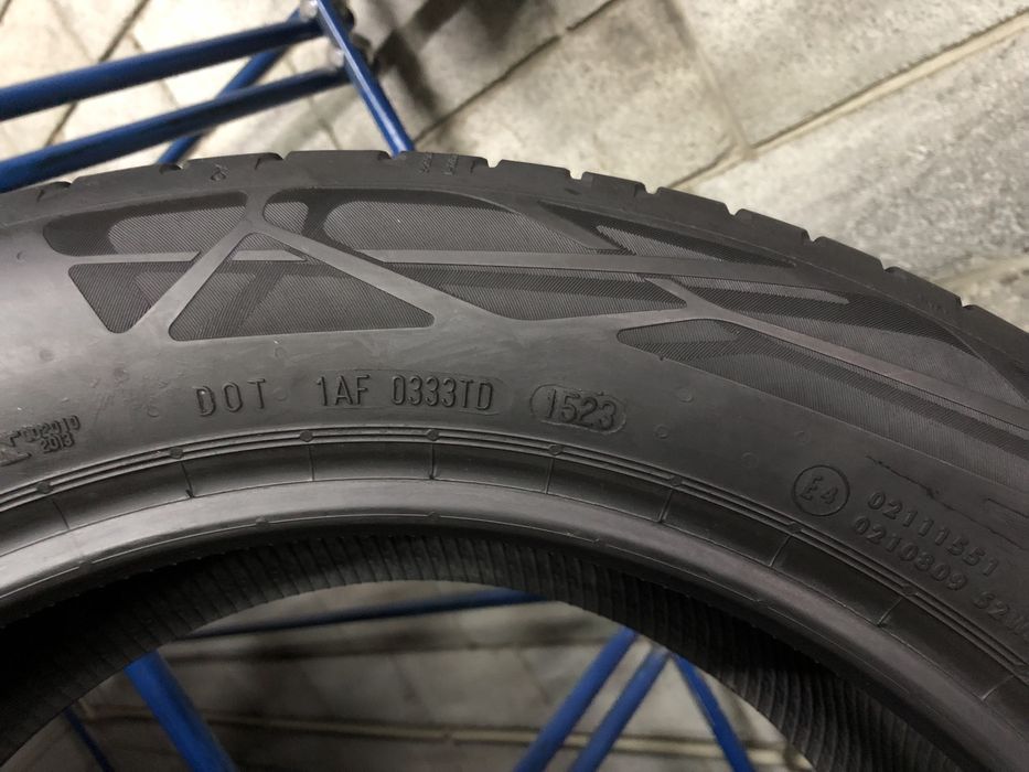 Літні шини 215/55 R17 (94V) CONTINENTAL