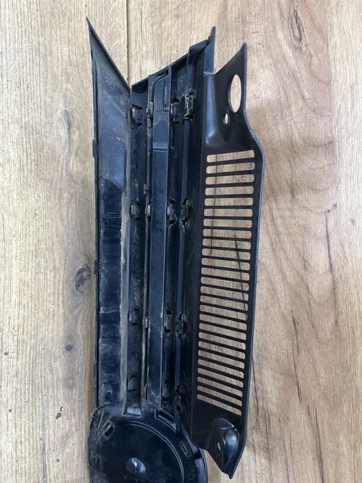 Grill/ atrapa/ kratka zderzaka Volkswagen Golf 6