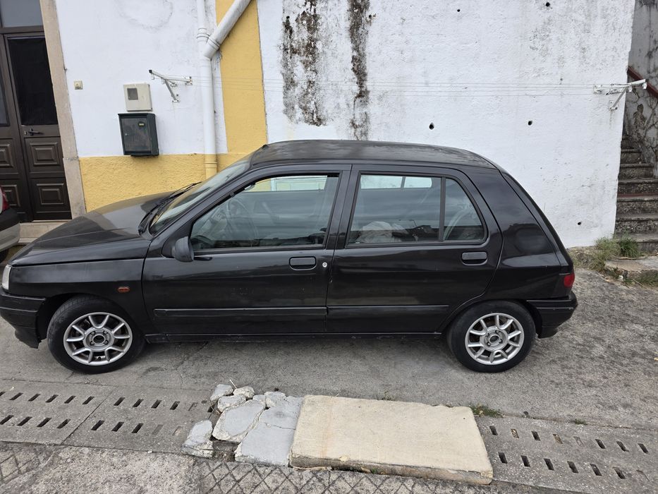 Renault clio 1995 800€