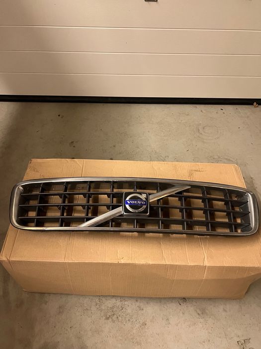 Grill Volvo XC90 I z 2008 roku Oryginał