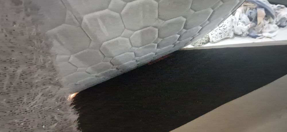 Cama com arrumação + colchão e 2 estantes de brinde