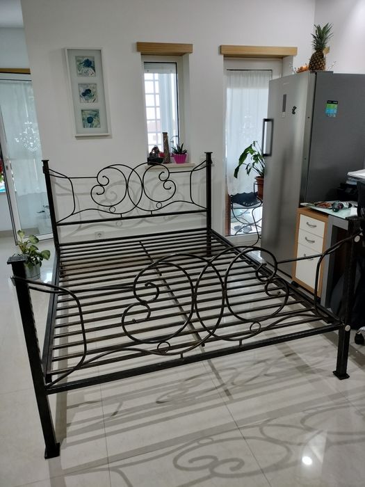 Cama de casal como nova