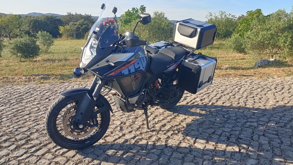 KTM 1190 Adventure 2015
Full extras
3 malas originais
Saco