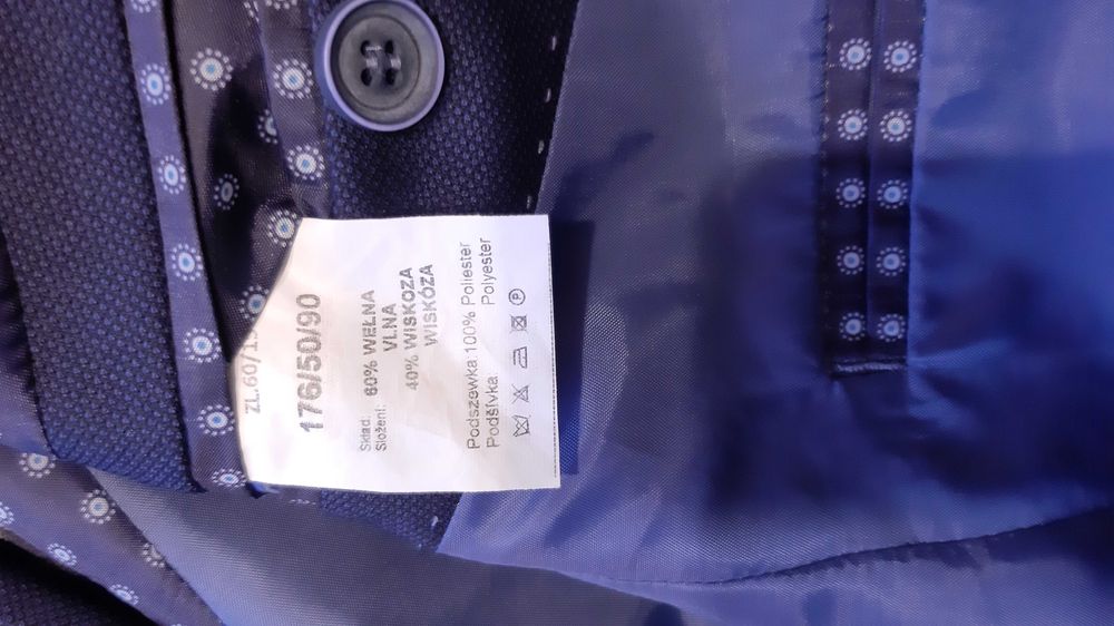 Granatowy garnitur męski + krawat