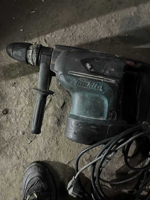 Перфоратор Макита поломаный