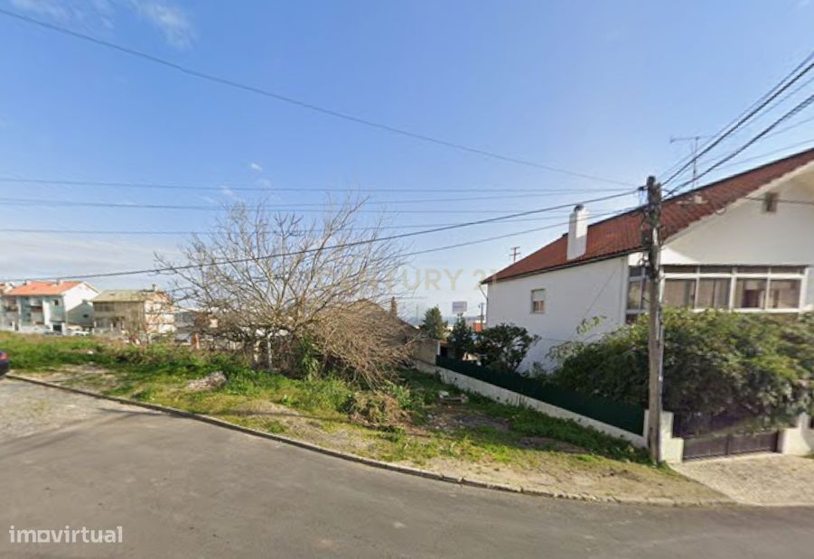 Terreno com 292m2 em Santa Iria de Azoia