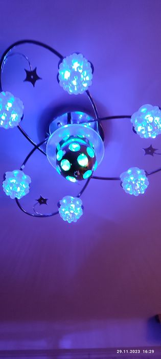 Продам люстру б/у..