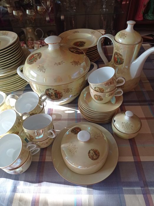 Продам немецкий сервиз "Мадонна "