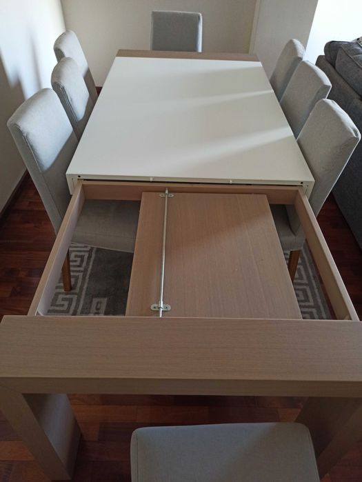 Mesa de Jantar de Madeira EXTENSÍVEL + 8 Cadeiras Usado Bom estado!