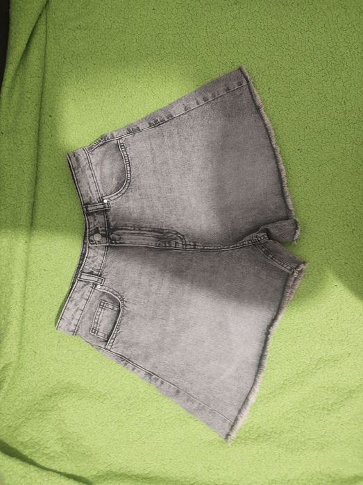 Spodenki z rozszerzanymi nogawkami Cropp