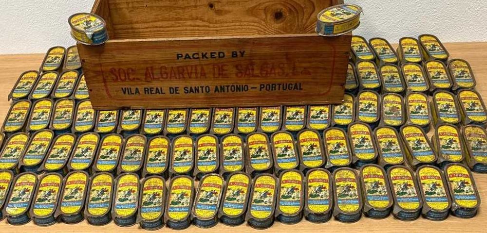 Latas vazias a conserveira de São Jorge, coleção