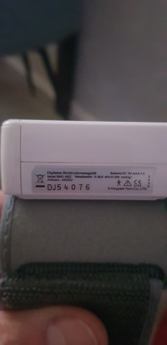 Ciśnieniomierz nadgarstkowy AEG