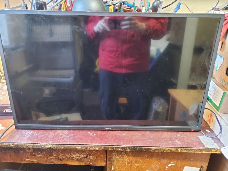 Продажа смарт тв 32' Bravis б/у
