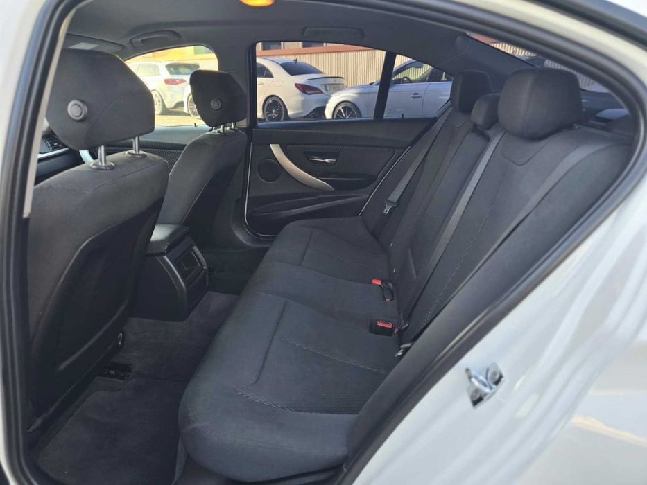 BMW 320d F30 Sport 2.0 184Cv (Look M3)