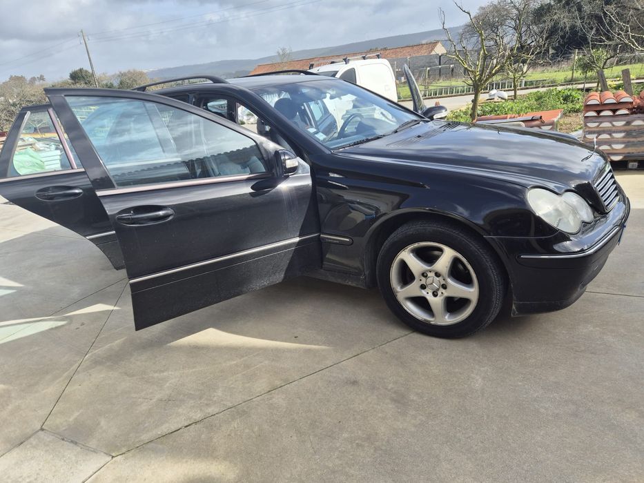 Mercedes benz C220 carrinha 2002 Excelente Estado

Mercedes-Benz C22