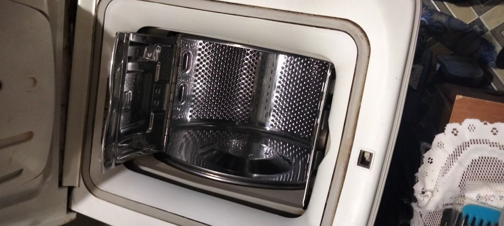 Продам стиралку на запчасти.