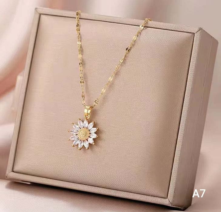 Belíssimo colar de aço inoxidável com girassol