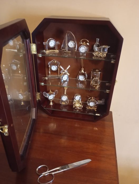 Móvel de relógios cristal