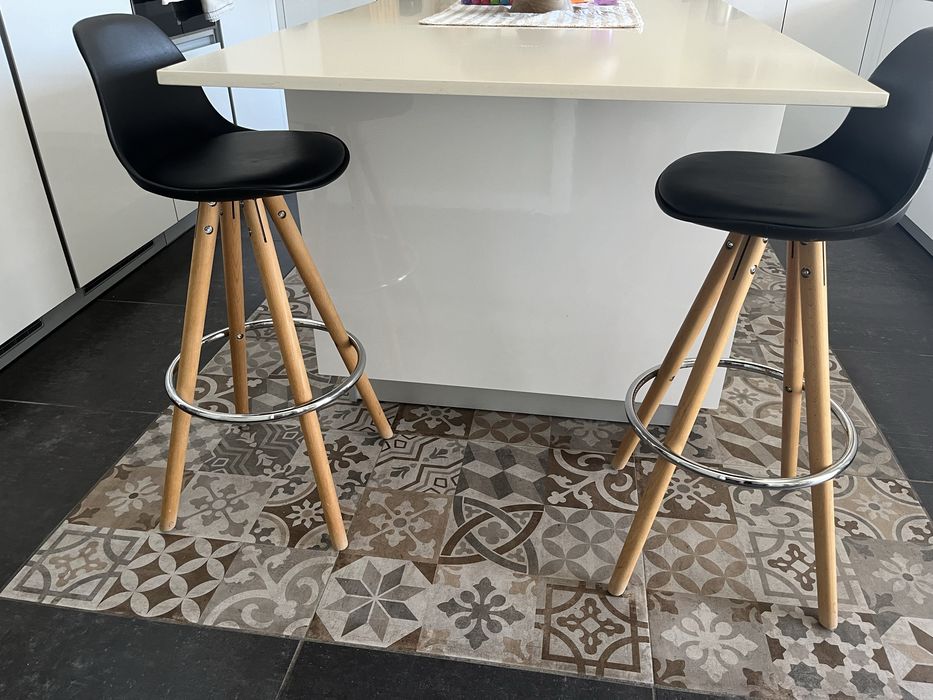 2 Cadeiras altas para ilha