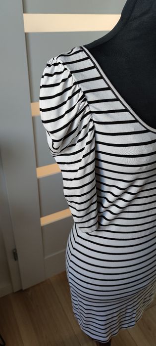 Sukienka biała w czarne paski Amisu rozmiar M/38/10 bufiaste rękawy