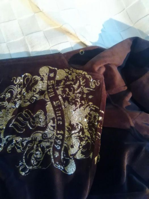 bluza z kapturem ze złotymi wzorami