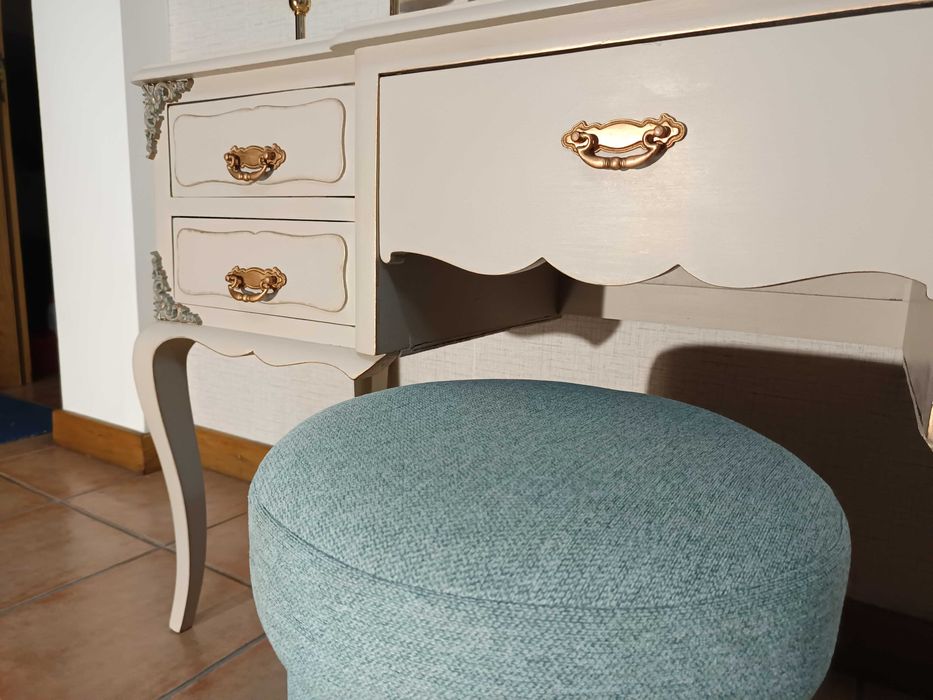 Dressing Table/Vanity with Stool and Mirror64575442977793123