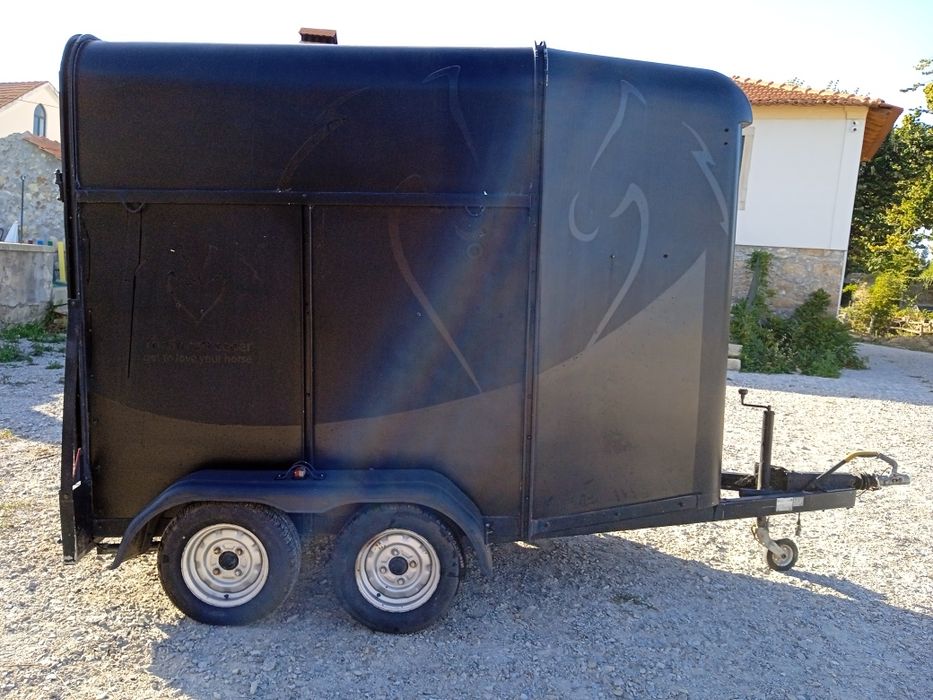 Atrelado reboque roulote 2 cavalos casa arreios