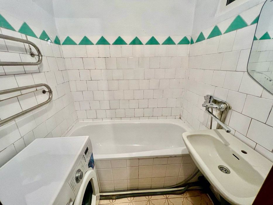 Продається 3-кімнатна квартира. Чортків