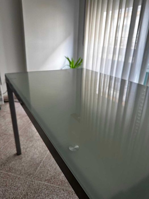 Mesa de cozinha em vidro