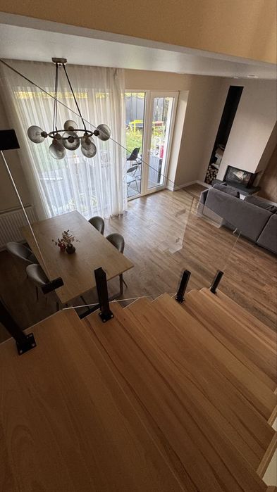 Сучасний таунхаус з ремонтом та меблями і великою ділянкою Крихівці